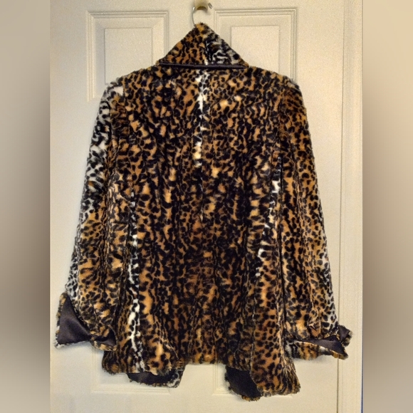 Wide Lapel Leopard Print Peacoat - Picture 3 of 11